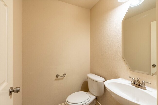 Building Photo - 2824 Gooseberry Dr