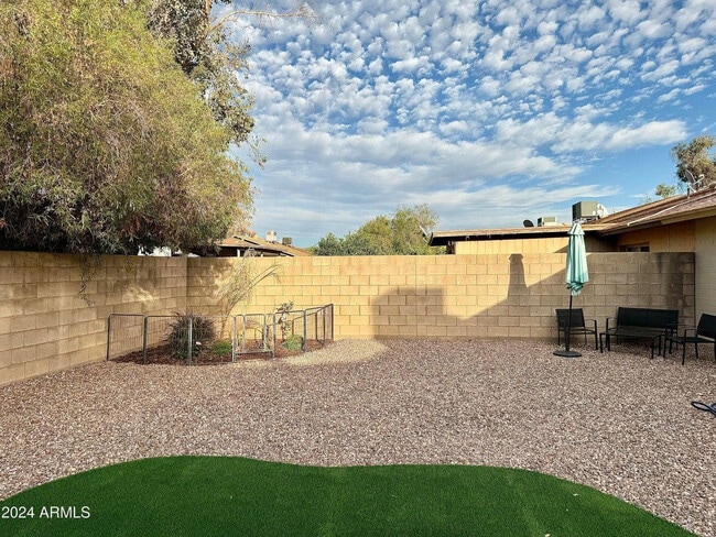 Building Photo - 1916 E Inverness Ave