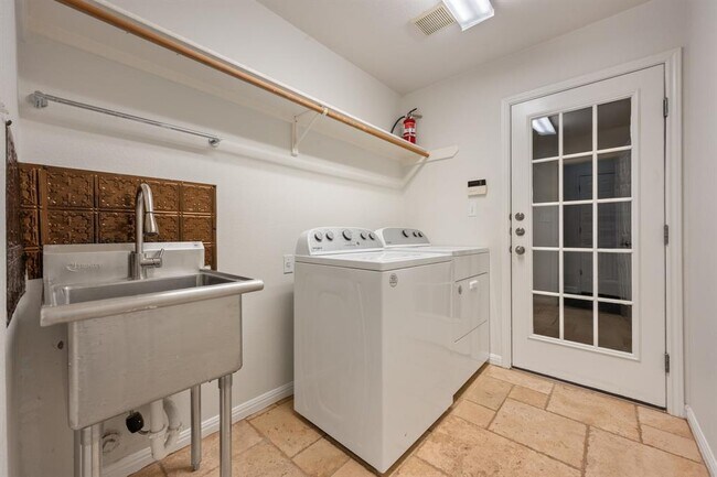 Building Photo - 8113 Campeche Bay Pl