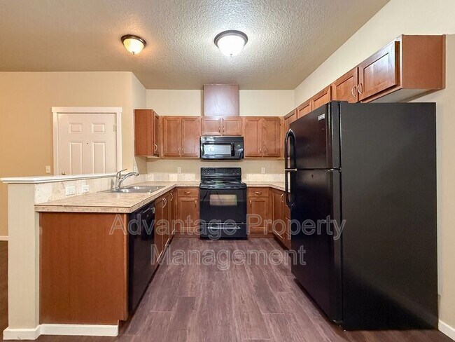 Building Photo - 537 Catron St S