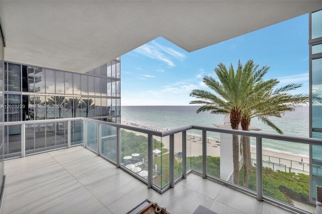 Building Photo - 17121 Collins Ave