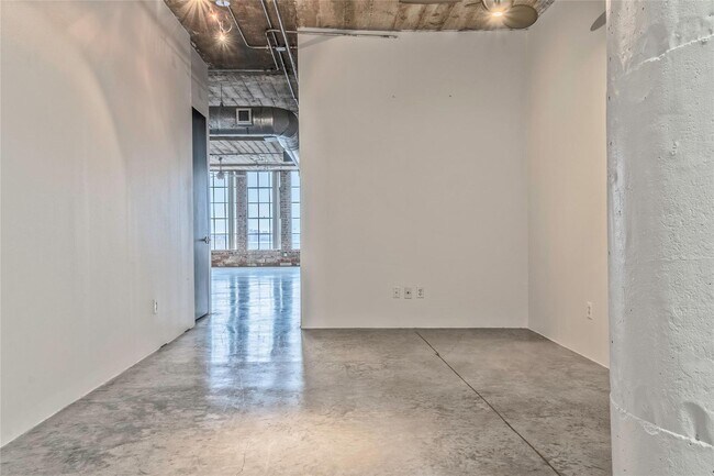 Building Photo - 1122 Jackson St