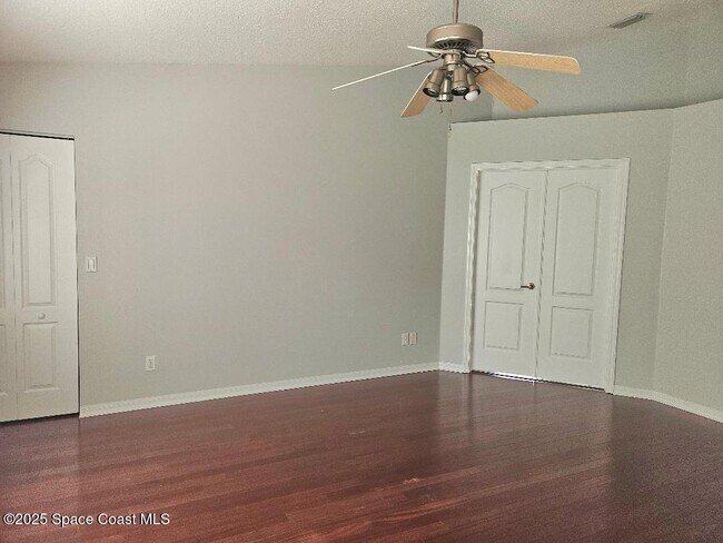 Building Photo - 911 Wood Creek Dr