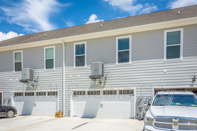 Building Photo - 1886 Young Rd SE