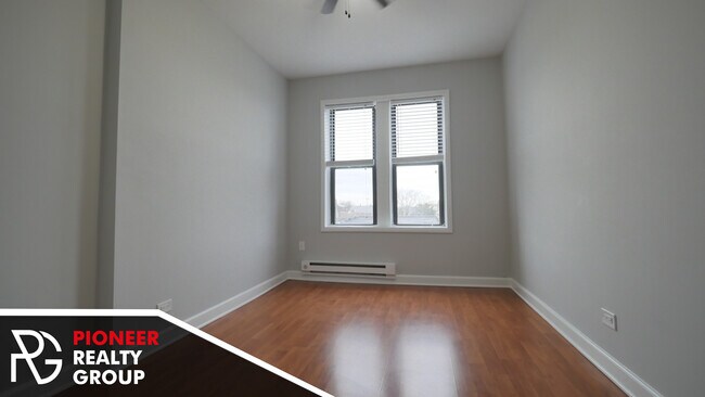 Building Photo - 3637 W Dickens Ave