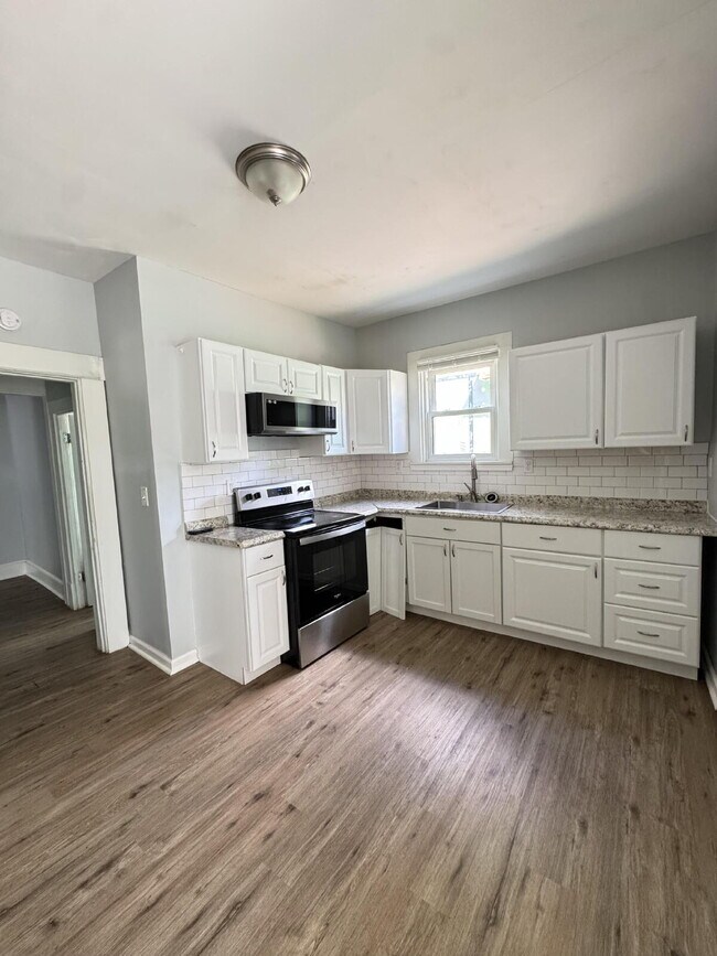 Building Photo - Spacious 3BR/2BA Home in Lafayette – Pet Friendly + Shared Laundry!
