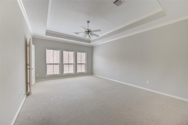 Building Photo - 11623 Royal Oaks Crossing