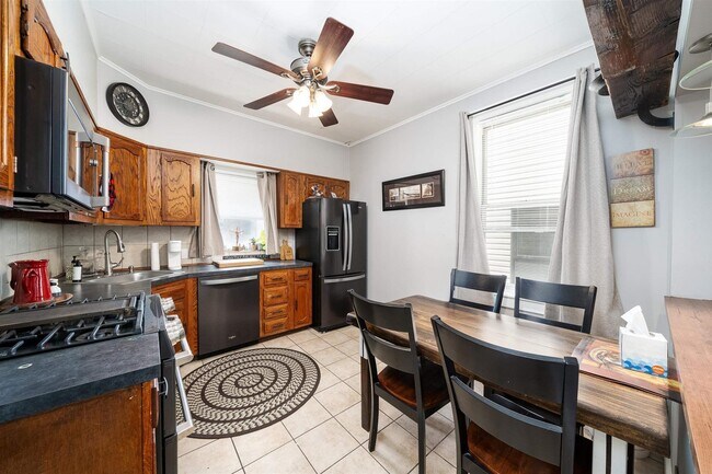 Building Photo - 27 Reservoir Ave