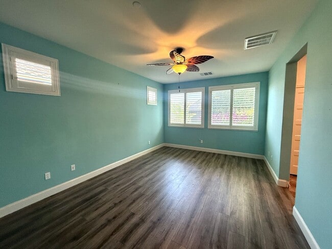 Building Photo - 3 bedroom home in Hollister