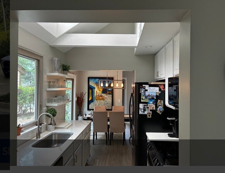 Building Photo - 2236 Sunvista Dr