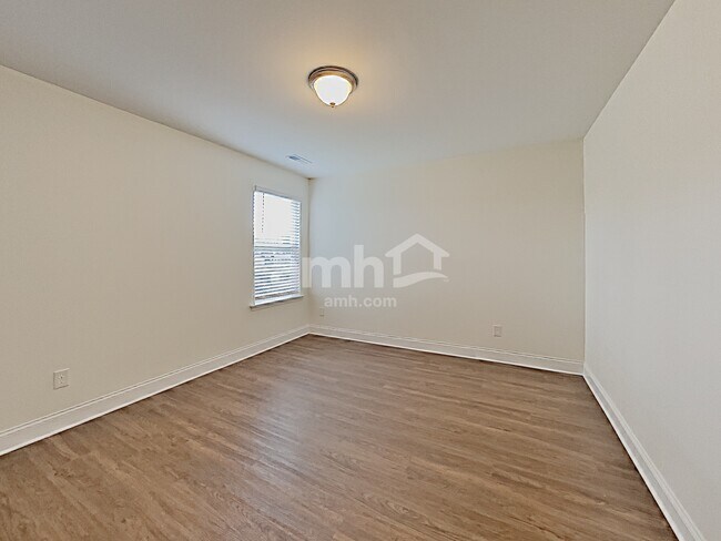 Building Photo - 308 Elmhurst Dr