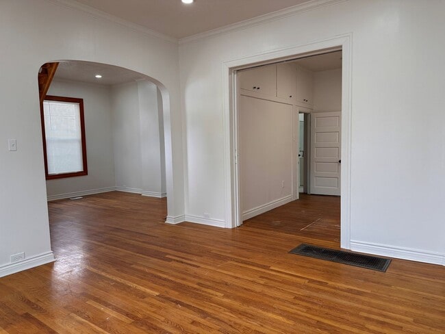 Building Photo - 3 Bedroom Home with 2 Car Garage