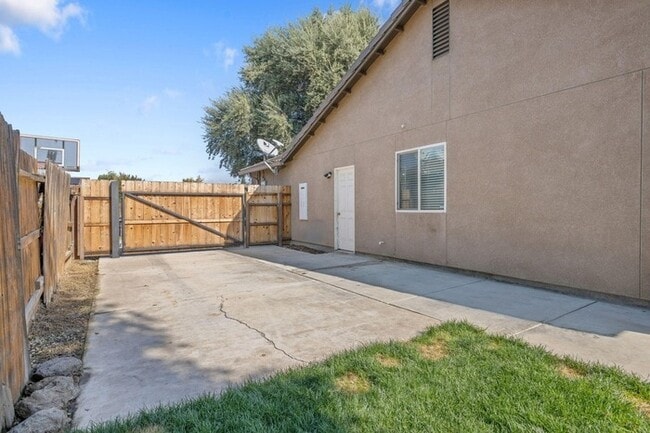 Building Photo - Updated 3BR Home with Pool, RV Parking & Solar in Shannon Ranch