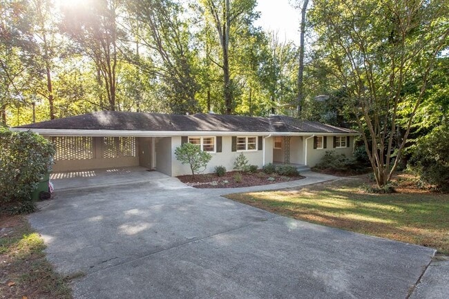 Primary Photo - 305 Old Ivy Rd NE