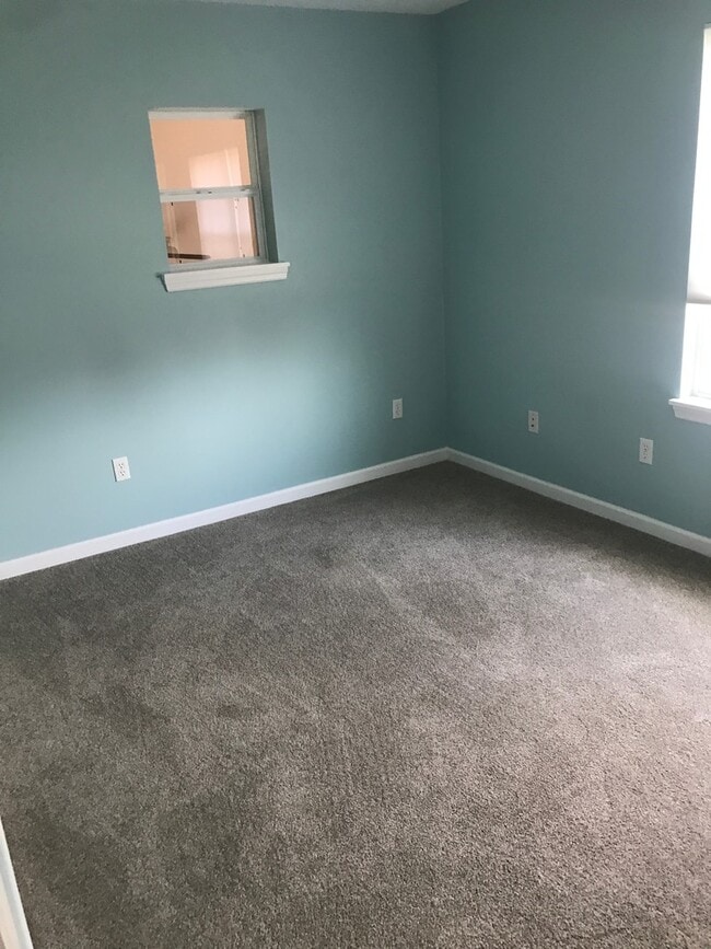 Building Photo - Beautiful State College townhouse available June!