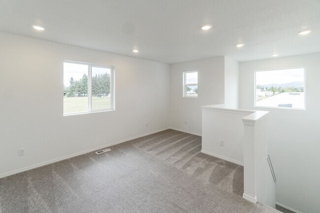 Building Photo - 1306 N Wilhelm Wy