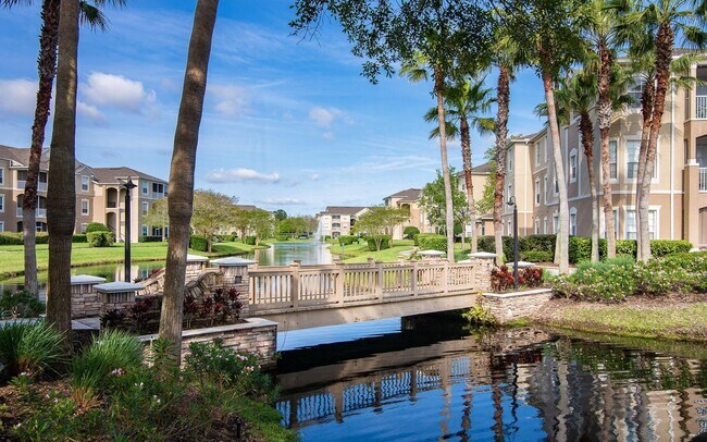 Building Photo - Beautifully updated 2 bed, 2 bath third-fl...