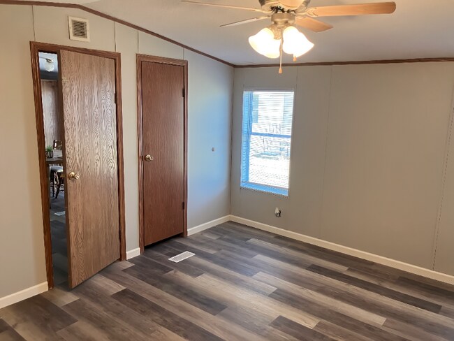 Building Photo - 37 Village Ct