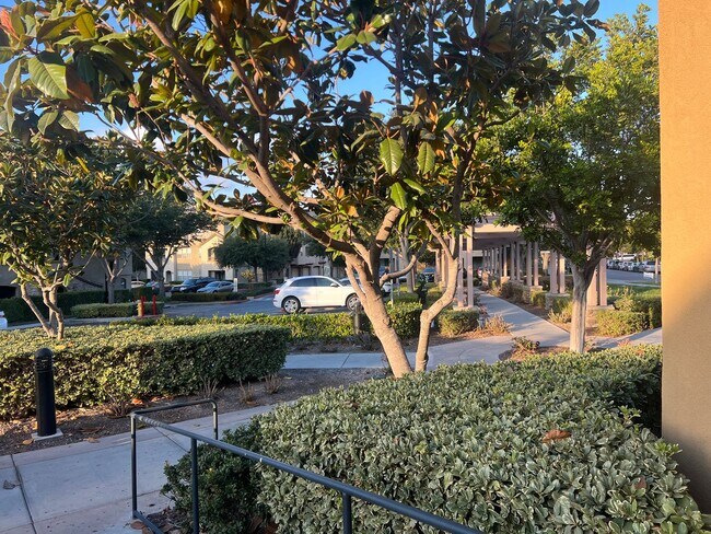 Building Photo - Great 2-bedroom 2 bath condo with A/C, 1 car garage and additional