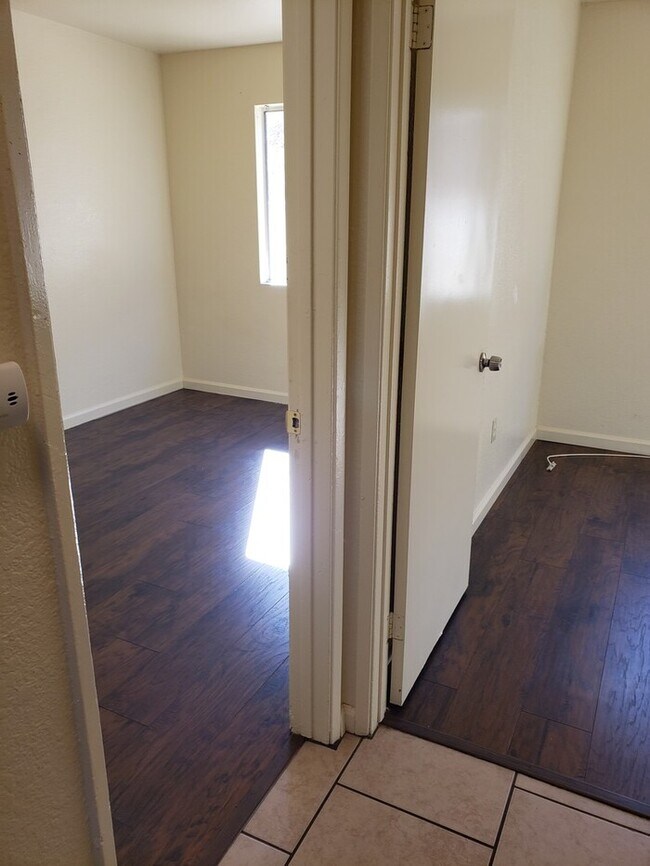 Building Photo - SPACIOUS/AFFORDABLE 3BR/2BA Apartment