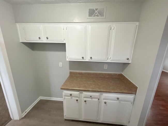 Building Photo - 5270 Algiers Dr