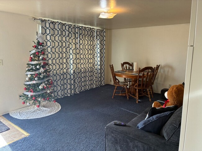 Building Photo - 202 W Lorene Ln