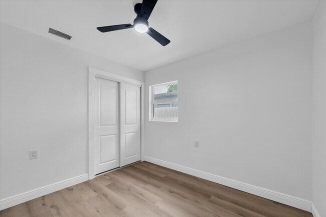 Building Photo - 3811 Huntington St NE
