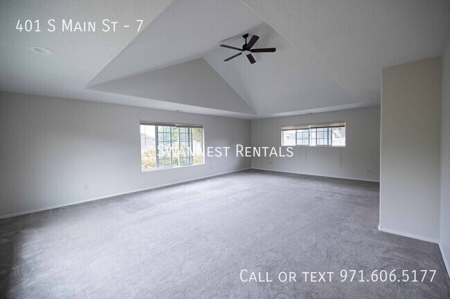 Building Photo - 401 S Main St