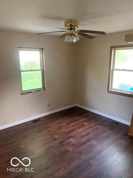 Building Photo - 555 Birch St