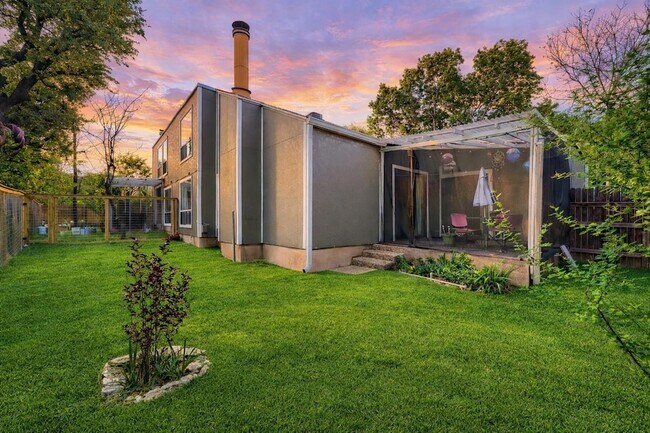 Building Photo - 6810 Thorncliffe Dr