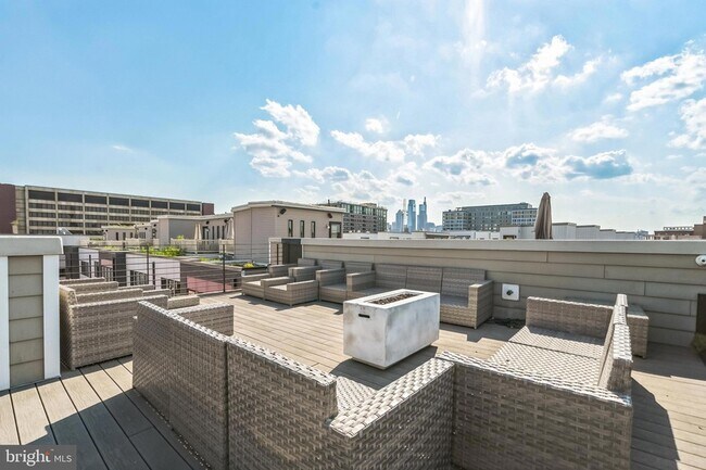 Building Photo - 620 N 3rd St