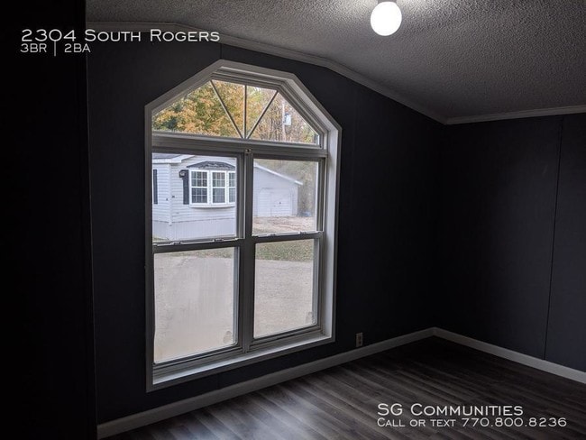 Building Photo - 2304 S Rogers St