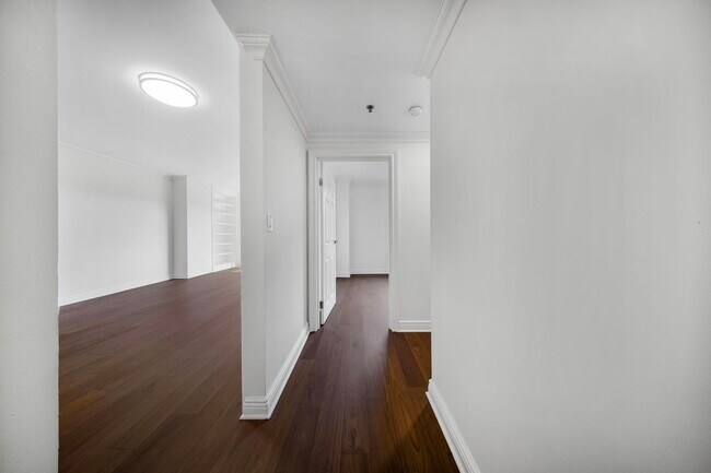 Building Photo - 2 Constitution Ct