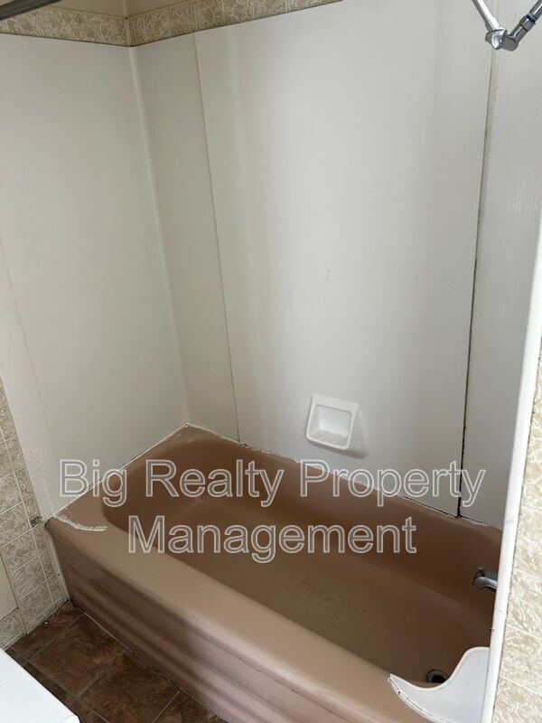 Building Photo - 106-B N Main St