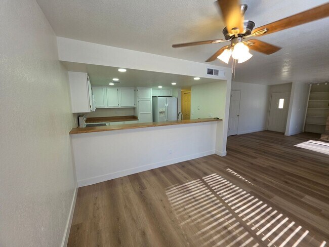 Building Photo - Roadhaven Condos. 2 Bedroom Ground Floor with View of the River
