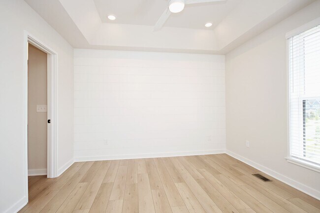 Building Photo - 6019 Bicknell St