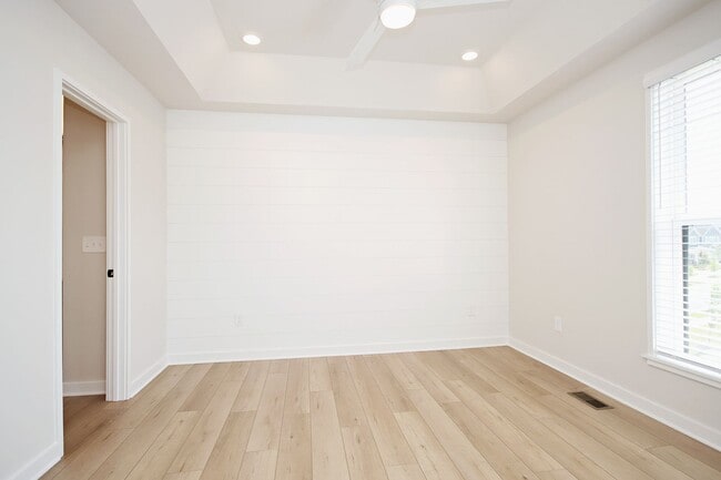 Building Photo - Dog-Friendly End-Unit Townhome in Desirable Old Trail, Crozet
