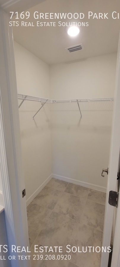 Building Photo - 7169 Greenwood Park Cir