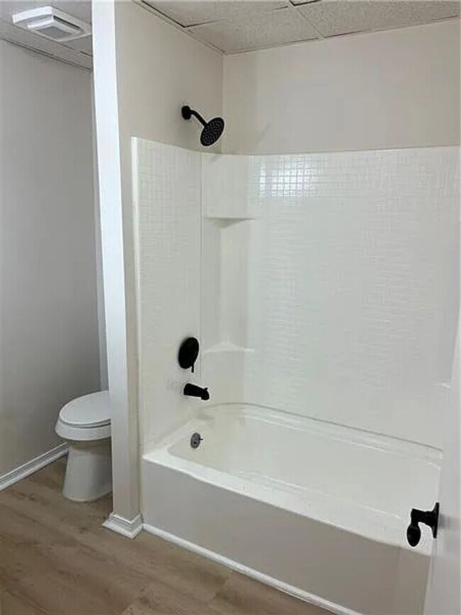 Building Photo - 3185 Glendale Ave