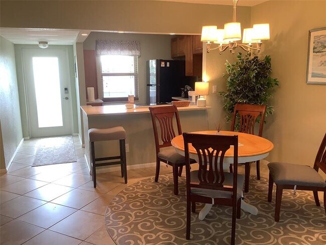 Building Photo - 7797 Golf Cir Dr