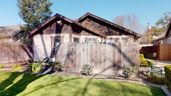 Building Photo - 1317 Myrtle St