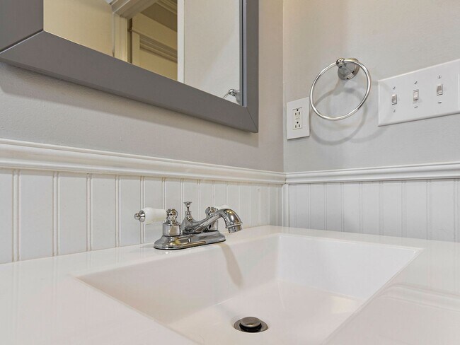 Building Photo - Fully Remodeled - 3 Bed/2 Bath with AC -  South Seattle - Boeing Field