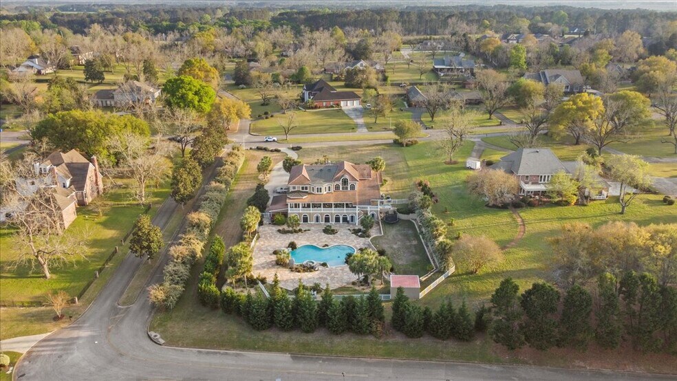 Building Photo - 200 Asphodel Dr