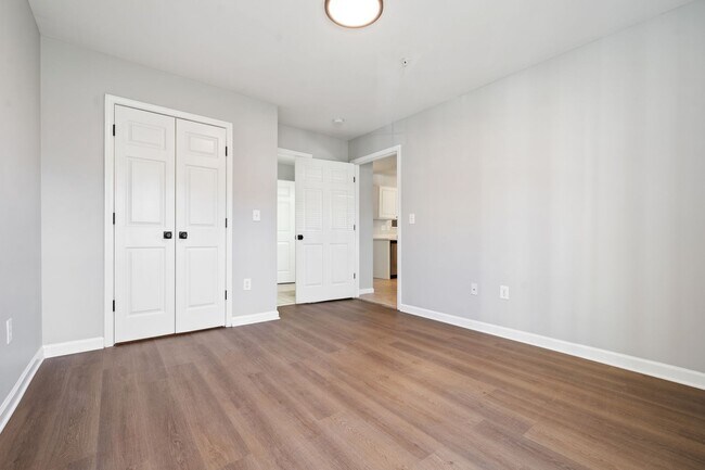 Building Photo - **Applications Pending** Ground-Level 2BR Condo with Community Pool!