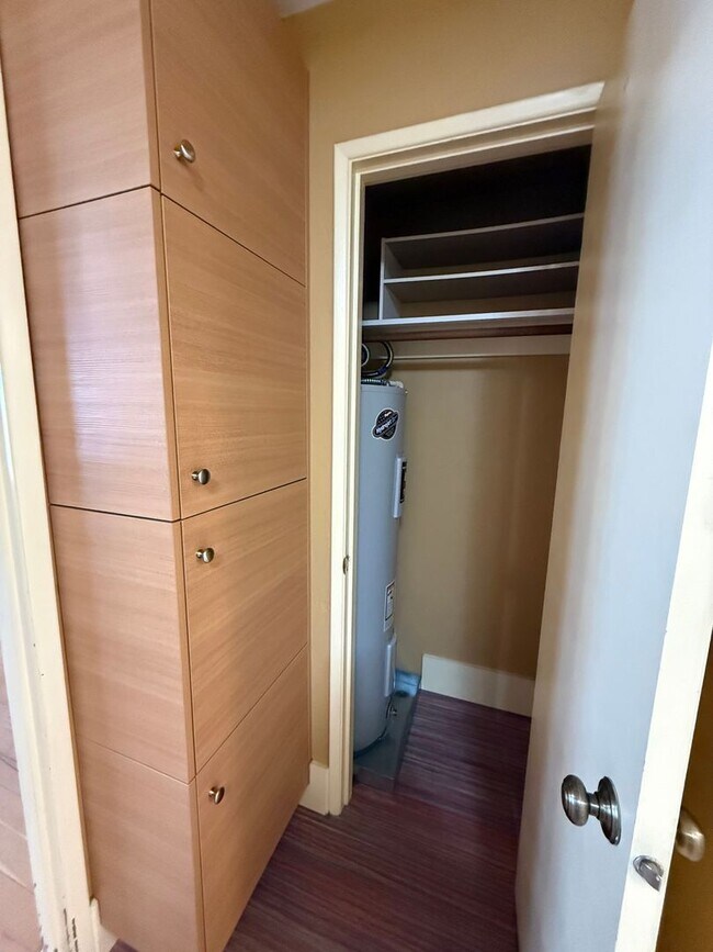 Building Photo - Historic Downtown Bend 1 Bed/1 Bath - Harriman Street