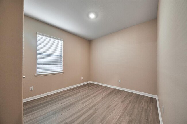 Building Photo - 21018 Sunshine Meadow Dr