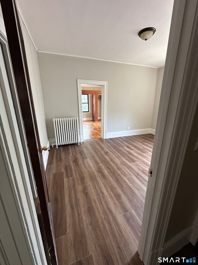 Building Photo - 304 Edgewood St