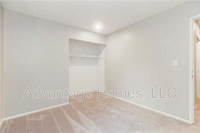 Building Photo - 1423 E Haven Ln