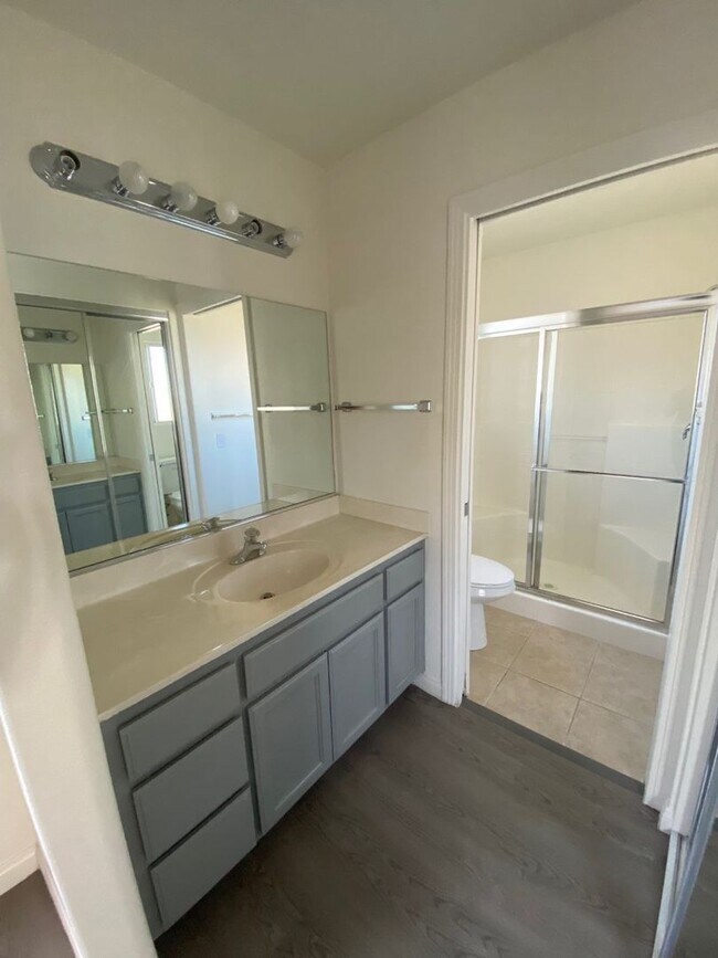 Building Photo - AVAILABLE NOW $200 off First Month Rent