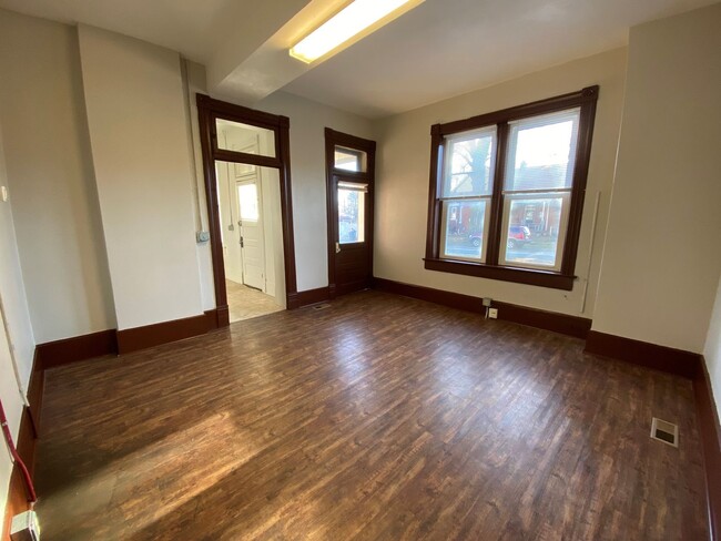 Building Photo - **$500 Security Deposit & 1st Month Free w...